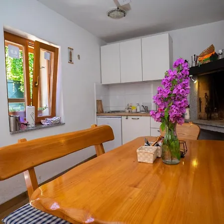 بيت للعطل Stone House Marino