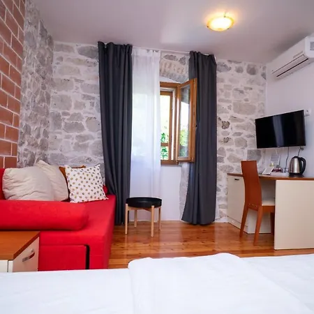 Stone House Marino *