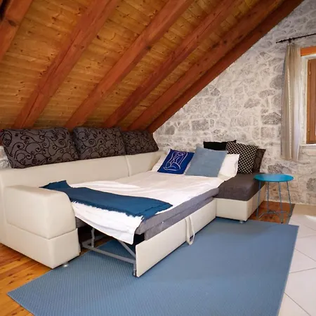 Stone House Marino بيت للعطل *