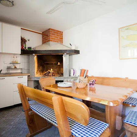 Stone House Marino بيت للعطل