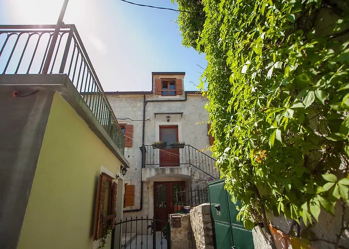 Stone House Marino Будинок відпочинку