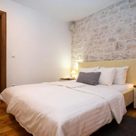 Stone House Marino Nyaraló *