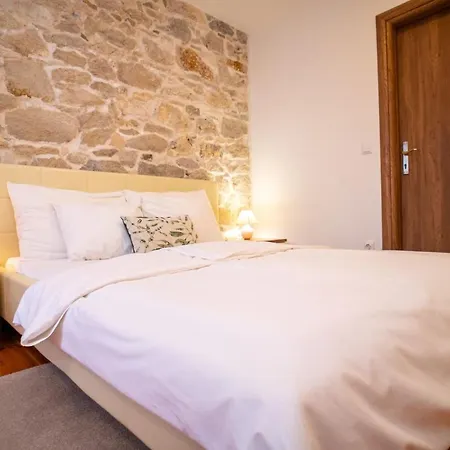 Stone House Marino Vakantiehuis *