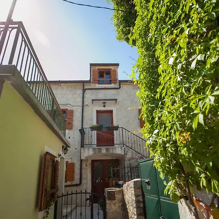 Stone House Marino Nyaraló