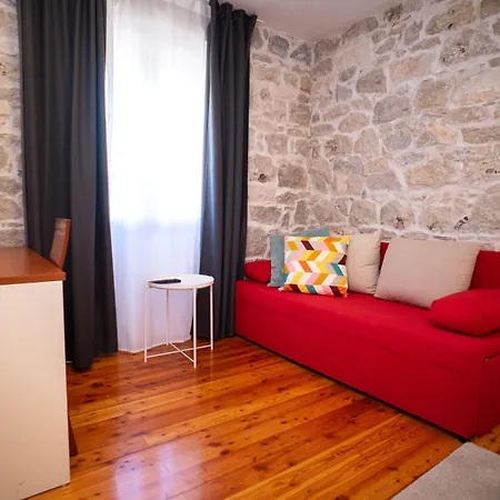 Stone House Marino Nyaraló *